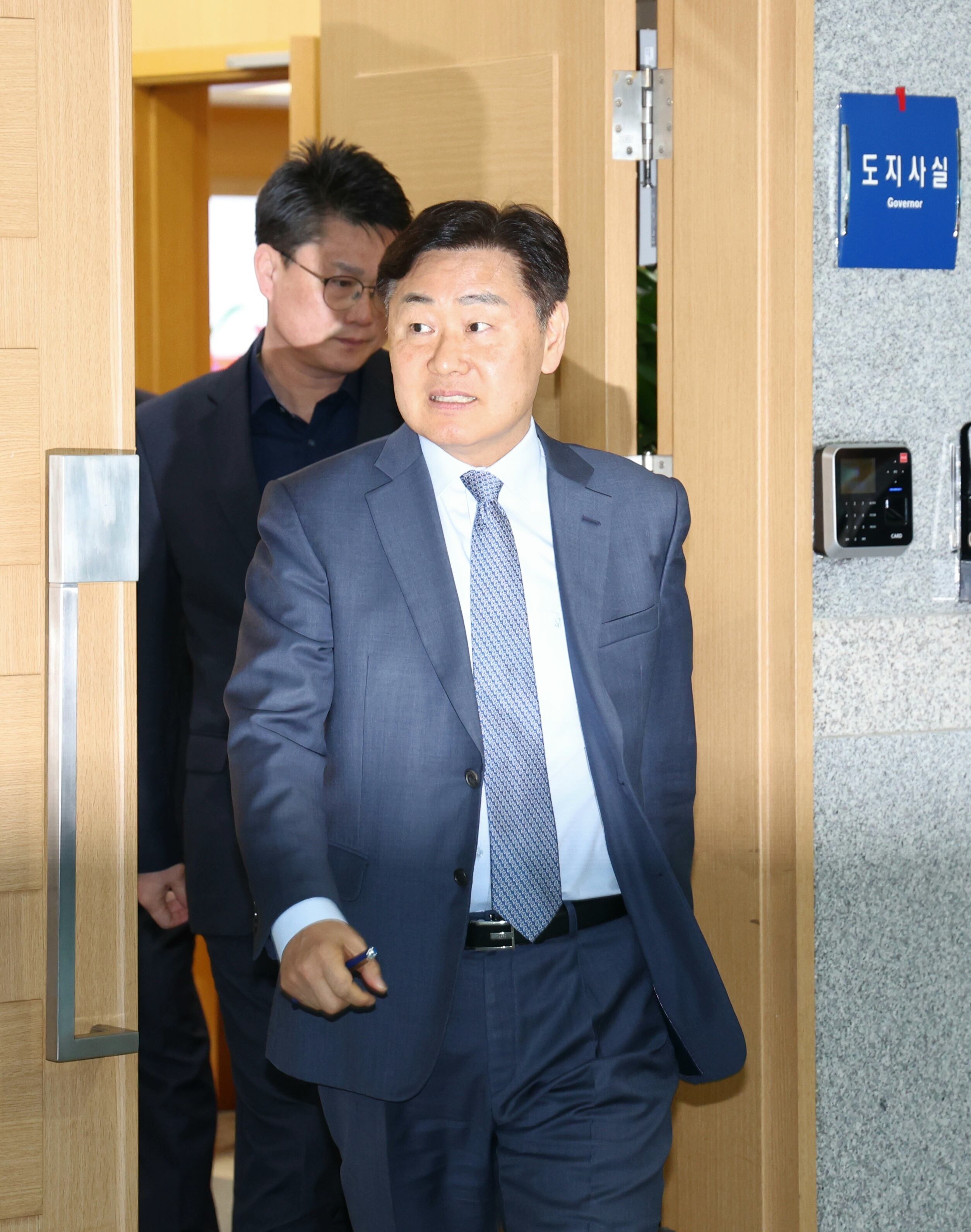 Editorial: Expelled vs. candidacy: Democratic Party's principle questioned