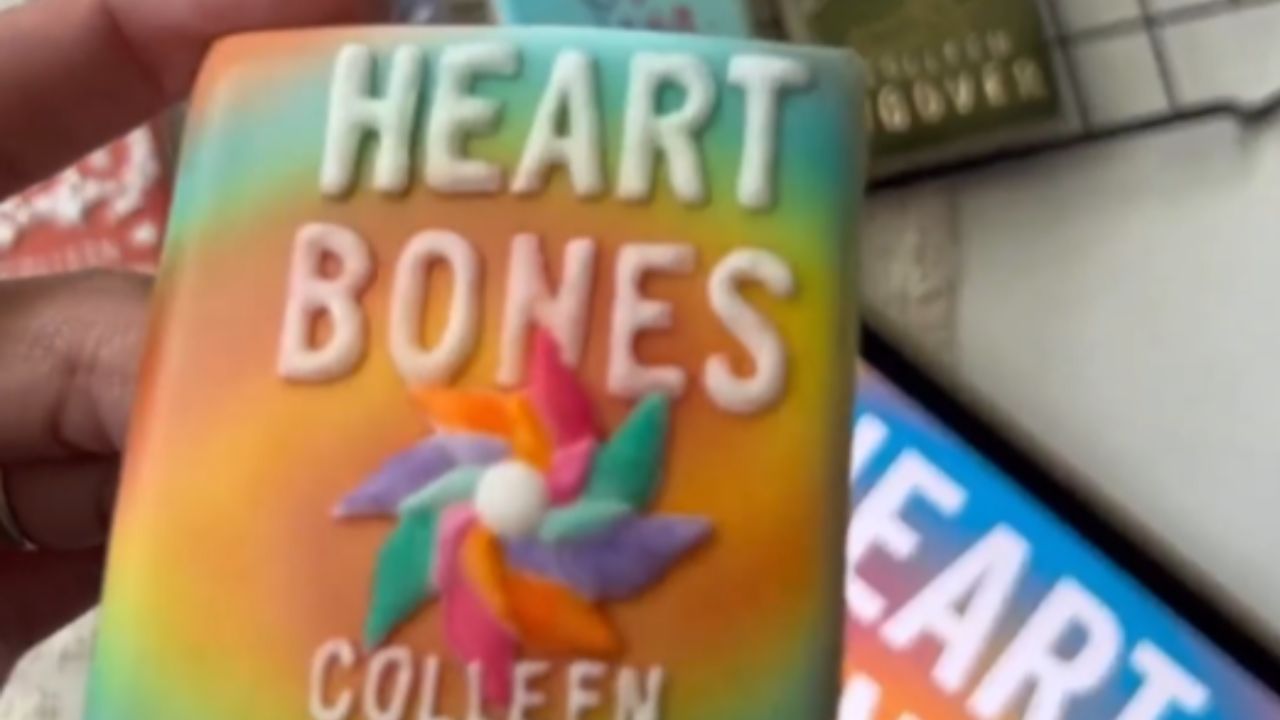 Baker makes Colleen Hoover book cookies to delight her fans *COHO book ...