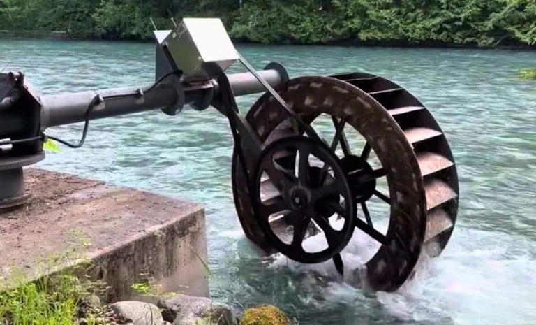 Canadian retiree builds home hydropower system that generates 36 kWh of ...