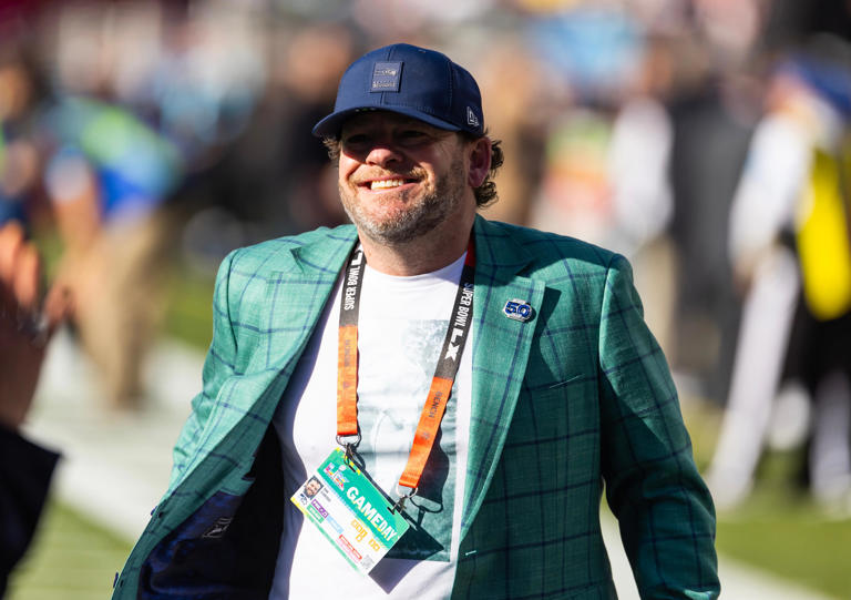 Seahawks GM reacts to RB Kenneth Walker III signing with Chiefs