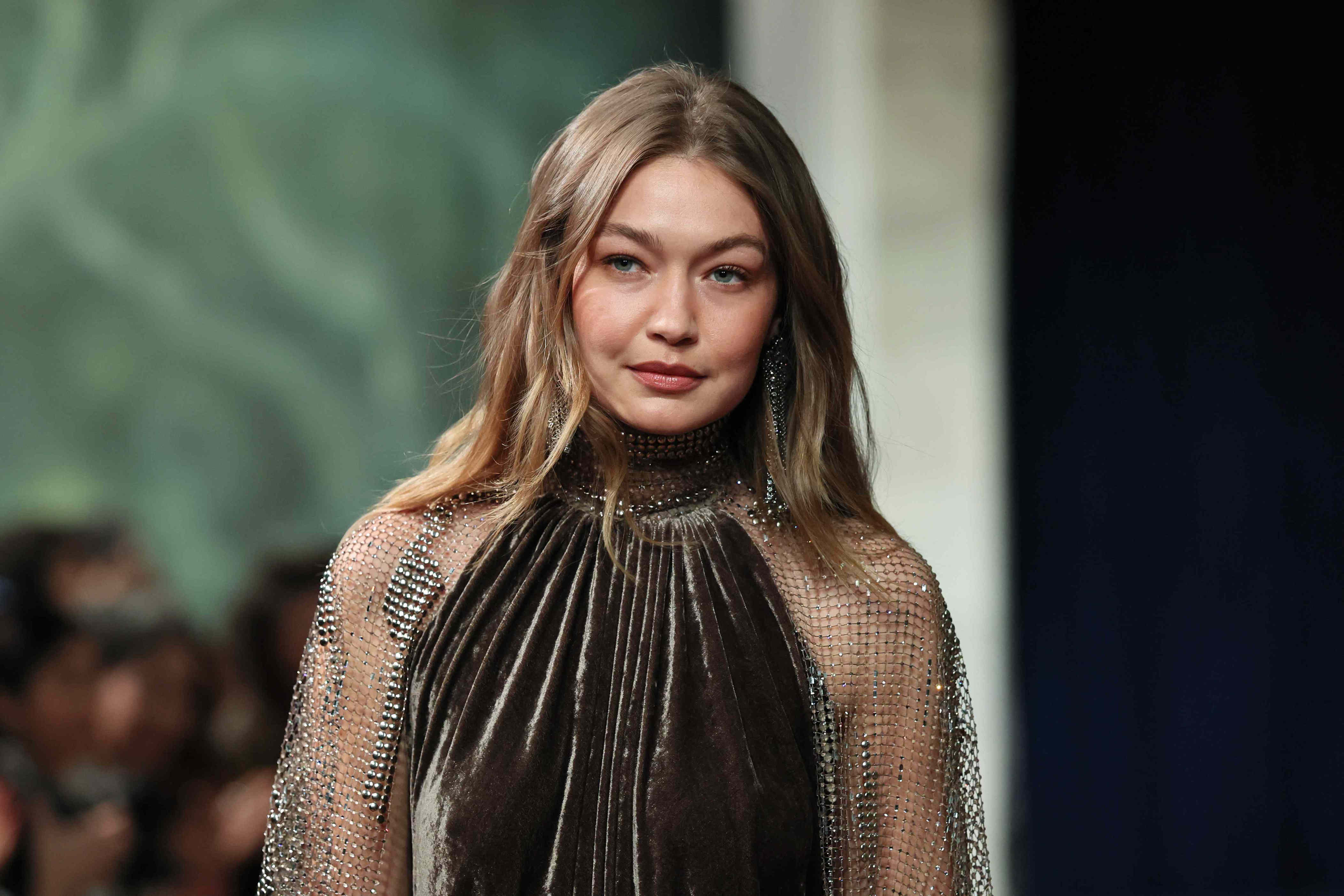 Gigi Hadid looks almost unrecognizable with her shortest and lightest ...
