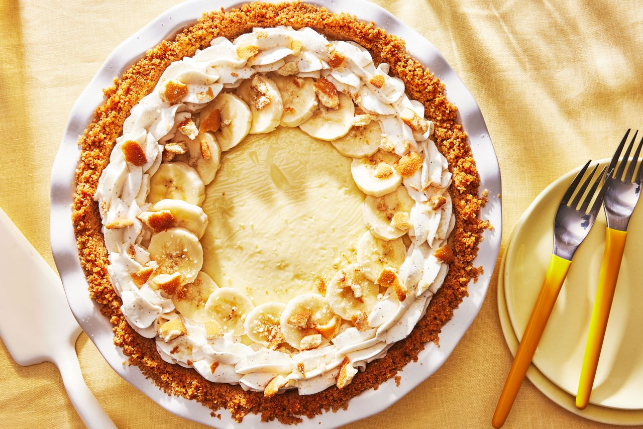 Southern Living Banana Pudding Pie decorated and ready to serve