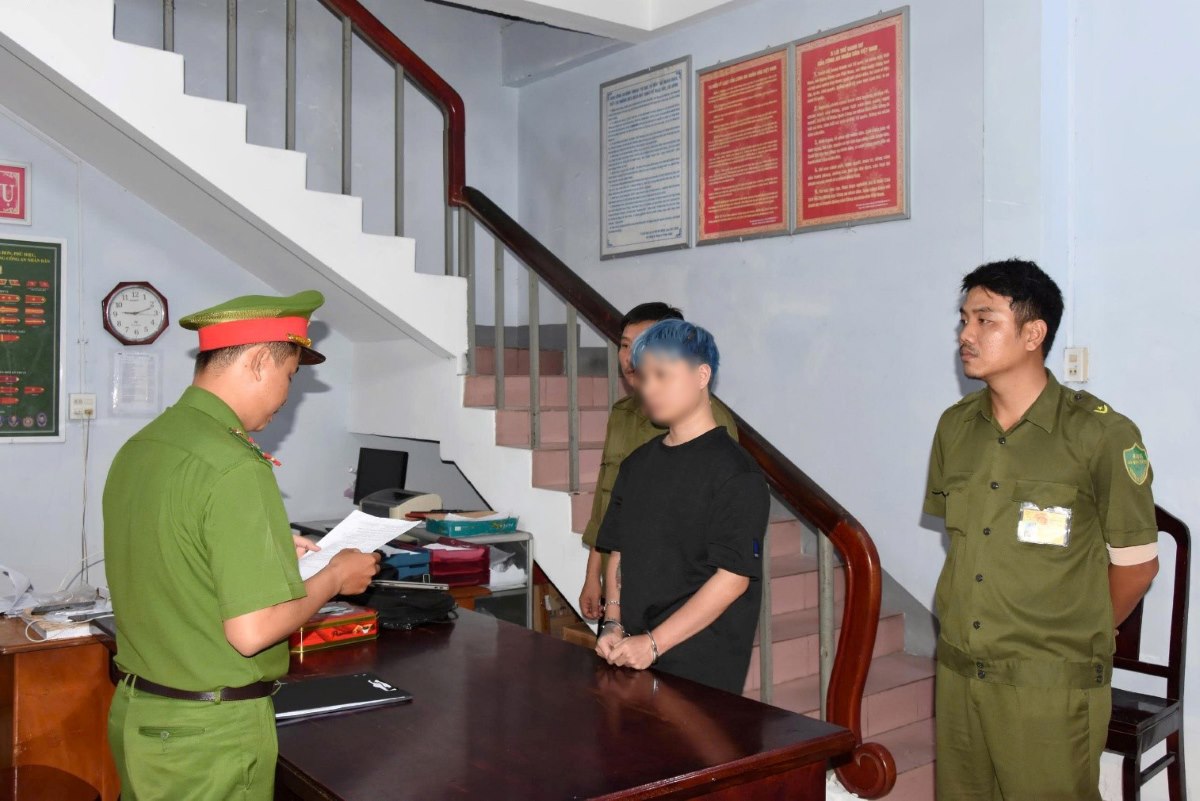 Bắt tạm giam kẻ lừa đổi ngoại tệ tỉ giá cao để chiếm đoạt gần 500 triệu đồng