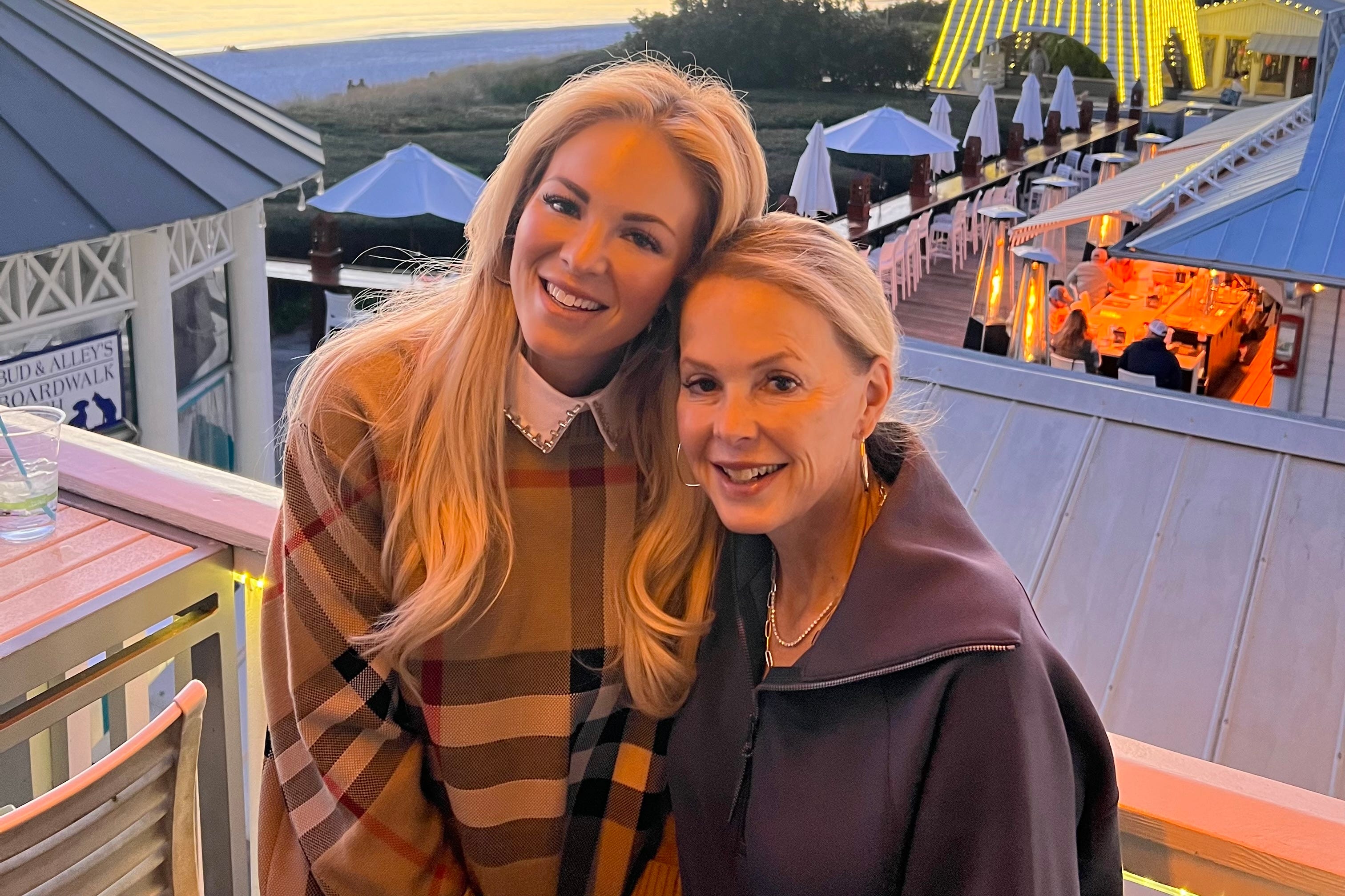 mom and daughter
