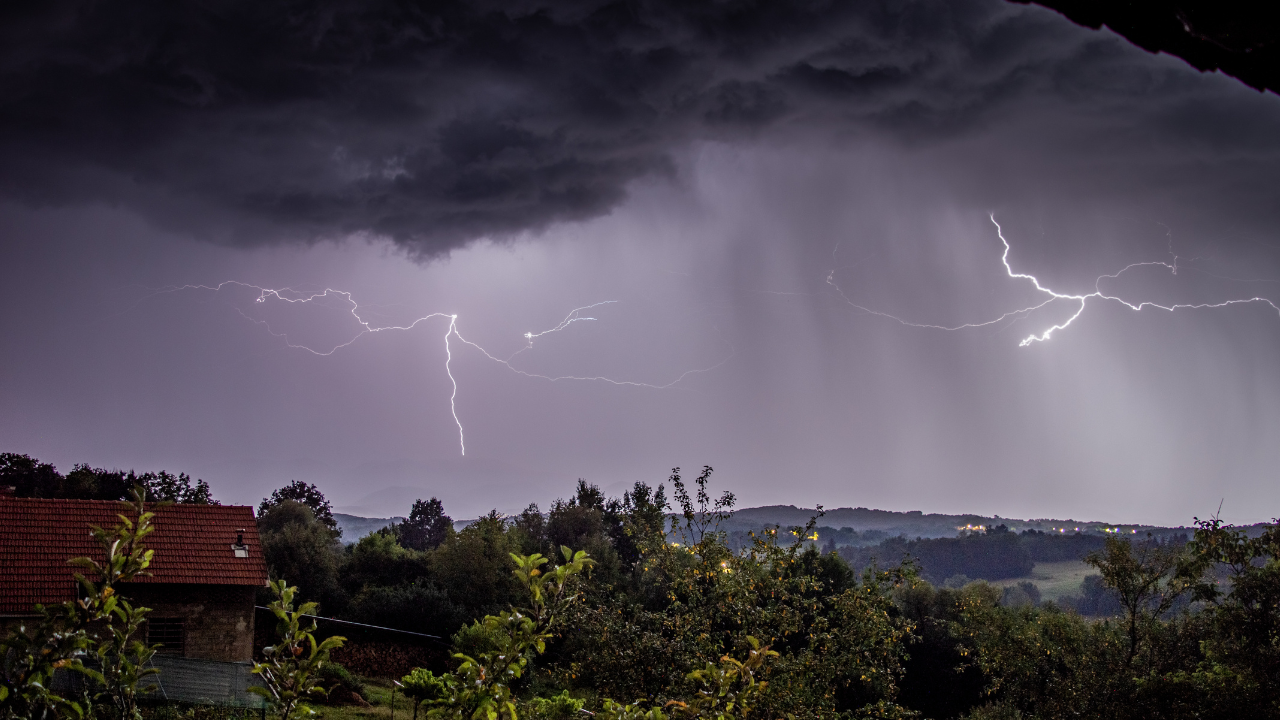Pune braces for rough weather: Orange alert, thunderstorms and high ...