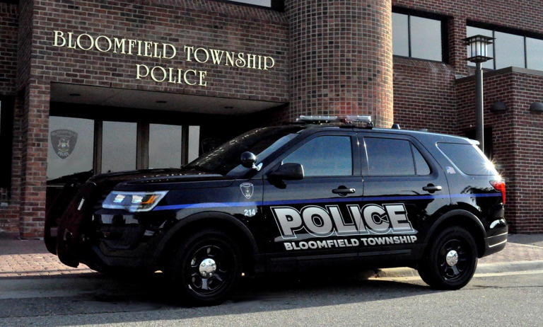 Police seek Bloomfield Township bank robbery suspect