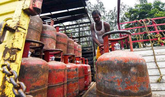 India promotes PNG connections to alleviate LPG supply pressure amid ...