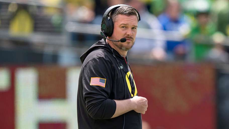 Oregon Ducks make push for four-star quarterback recruit