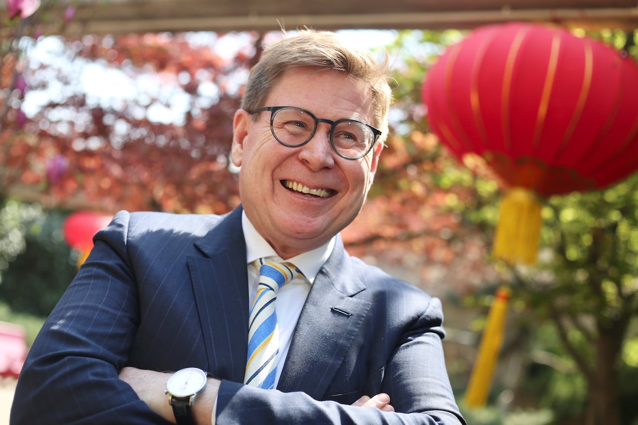 Top Canadian bankers join finance minister on Chinese trade mission