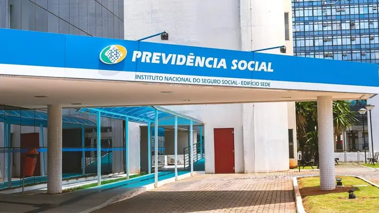 Entrada da sede do INSS reforça atenção às regras da aposentadoria por idade em 2026 (Foto: Instagram)