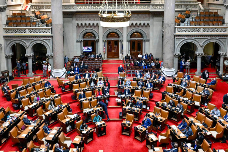 NY Assembly to get million-dollar lounge —while demanding huge tax ...