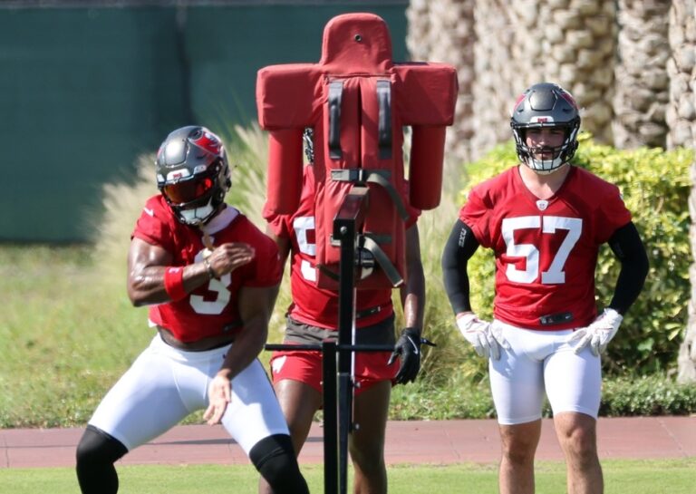 Bucs linebacker veteran announces immediate retirement from NFL at 30