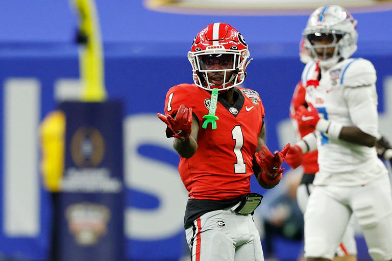 Dolphins go heavy on defense in NFL draft expert's 7-round mock draft