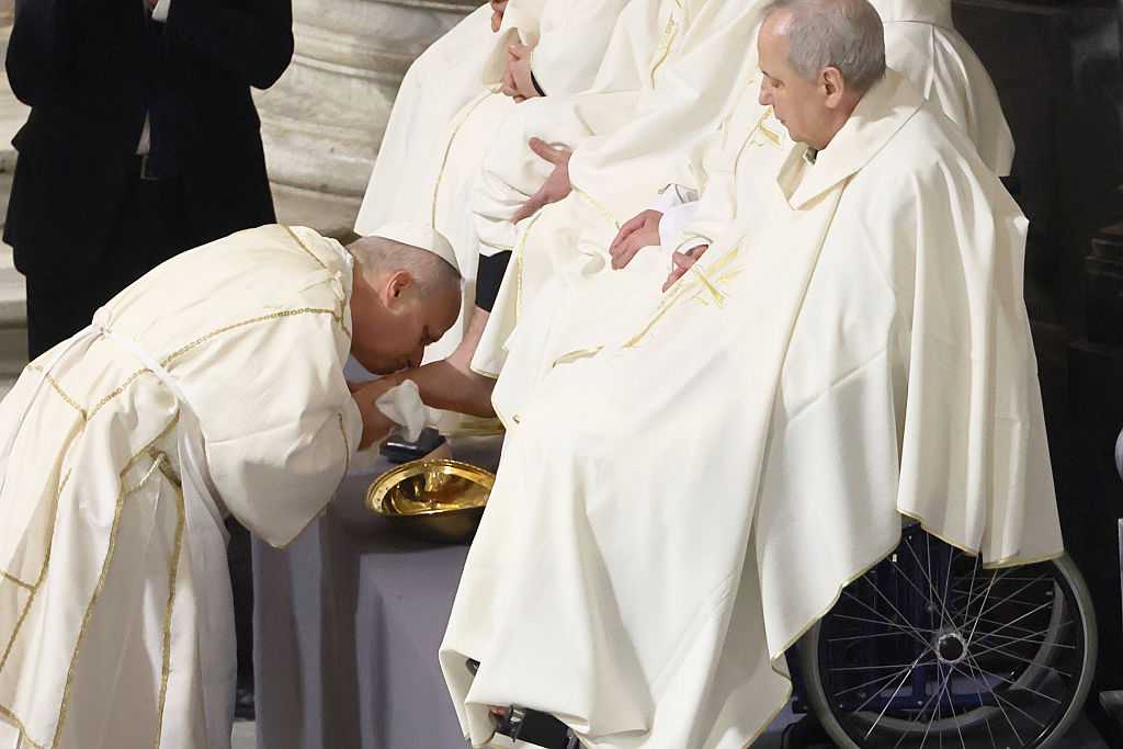 Pope Leo XIV revives the Holy Thursday foot-washing of priests after ...
