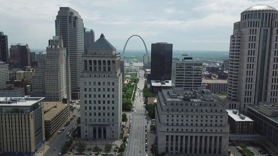 Mets broadcasters make bizarre comments on downtown St. Louis<br><br>