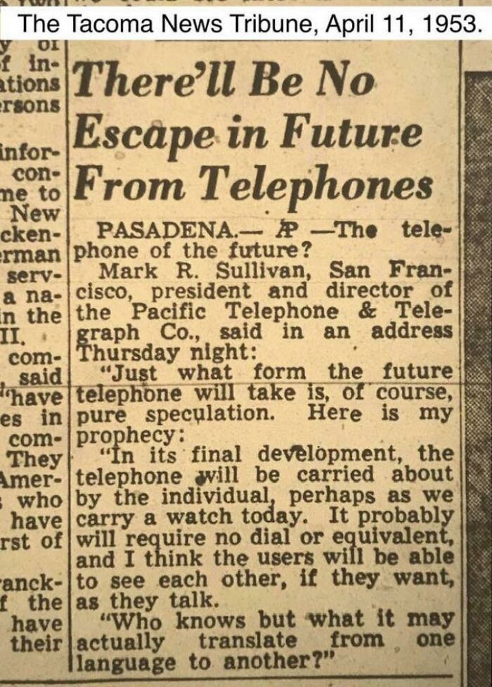 26 Odd Pictures That Have People Convinced Time Travelers Walk Among Us