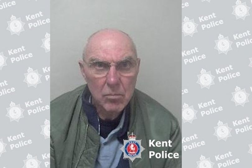 The moment a 64-year-old 'armed' with a vape tried to rob bank at Kent ...