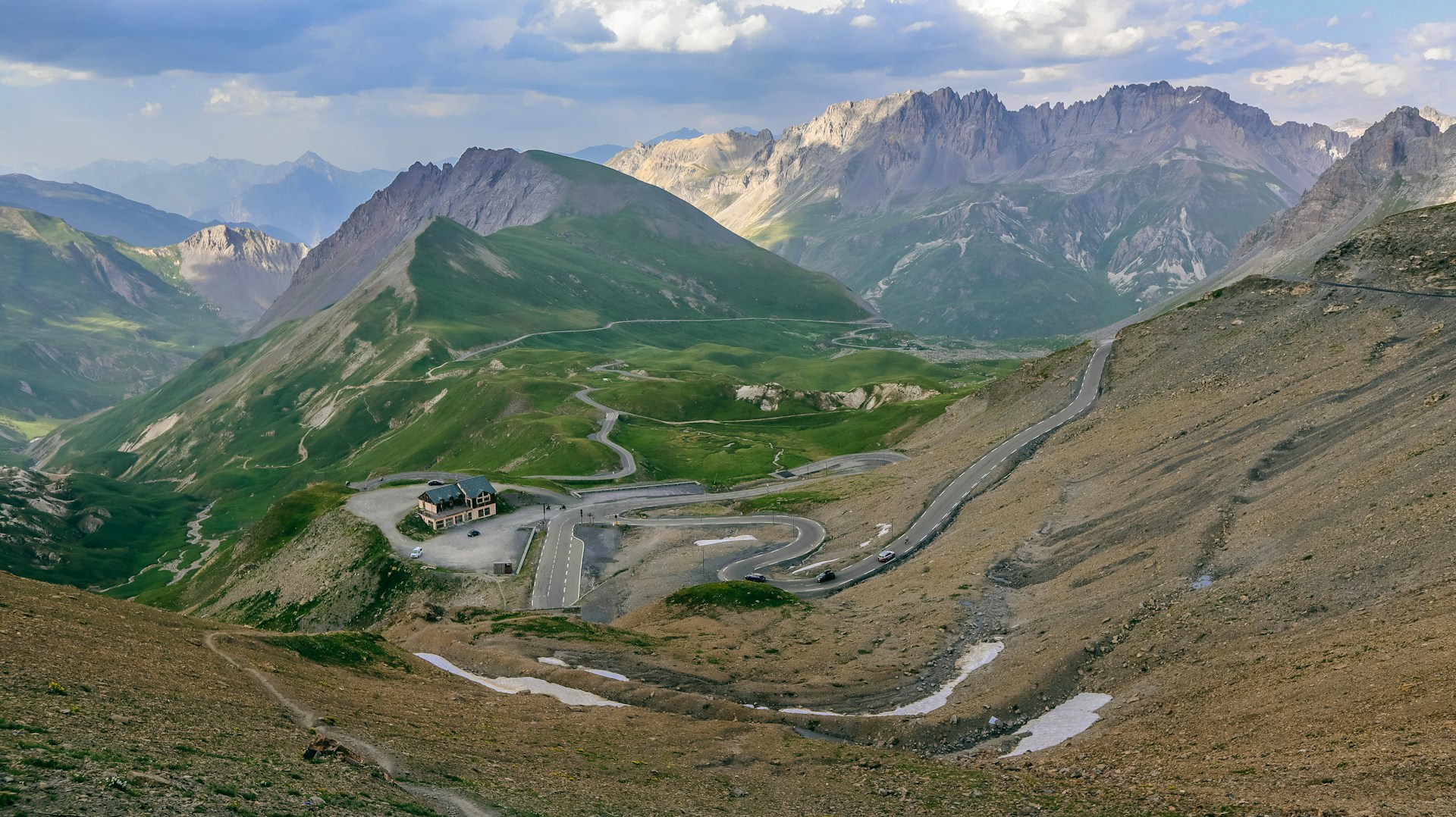 Photos of most beautiful mountain passes in the world and their locations
