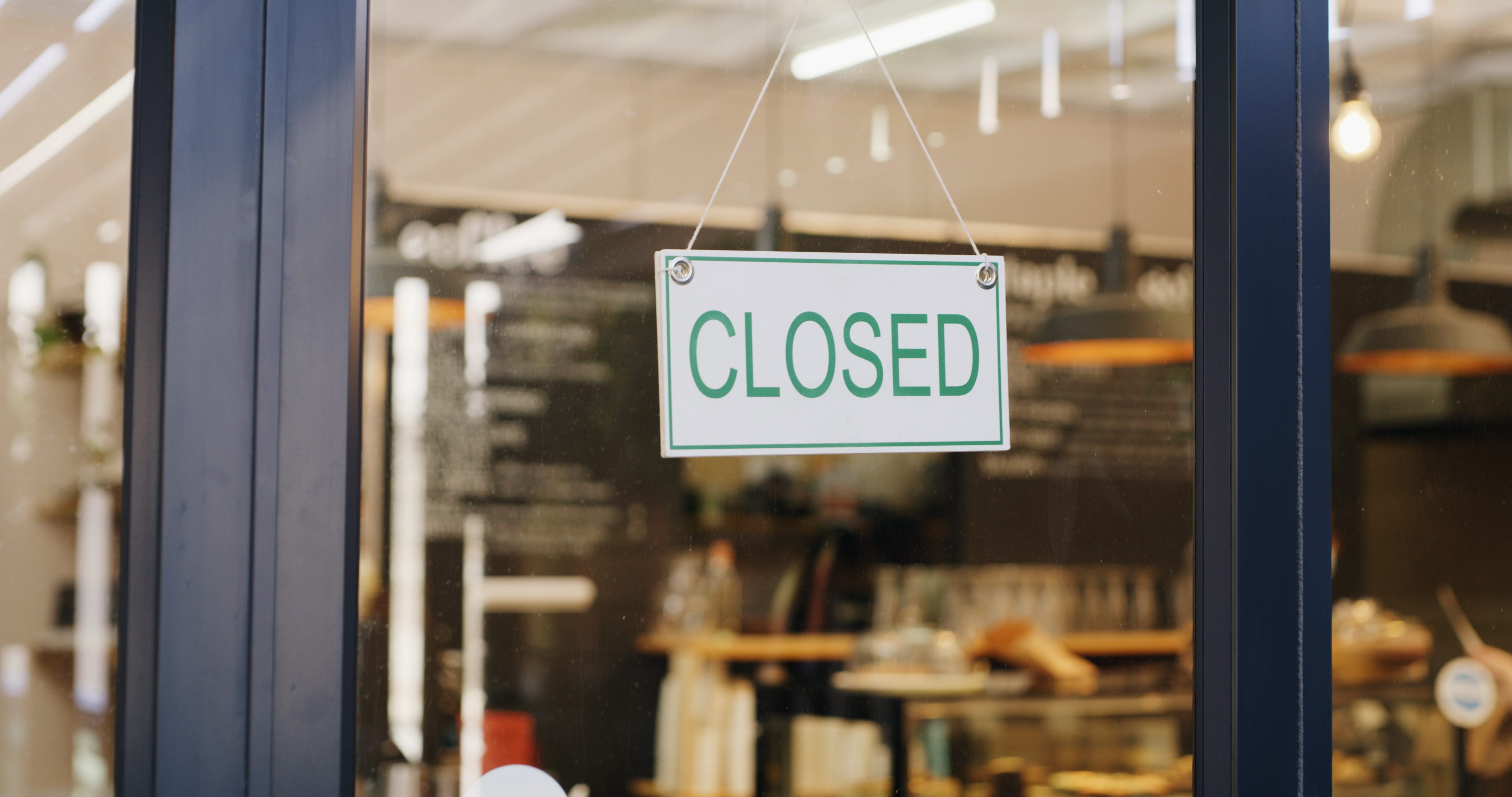 What stores are open and closed on Easter Sunday in California?