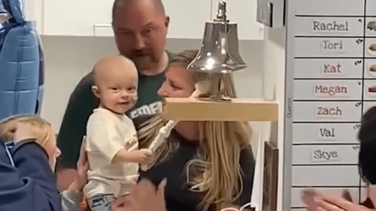 2-year-old boy in Ohio rings bell to end cancer treatment after stage 4 ...