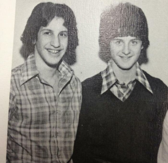 26 Odd Pictures That Have People Convinced Time Travelers Walk Among Us