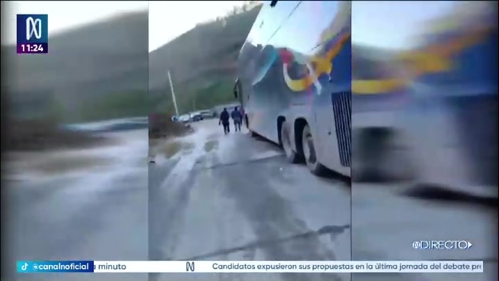 Huaicos bloquean Carretera Central y dejan varados a pasajeros
