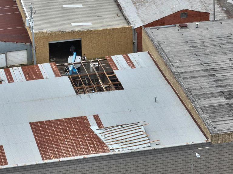 Tornado touches down in Giddings, causing damage across Lee County