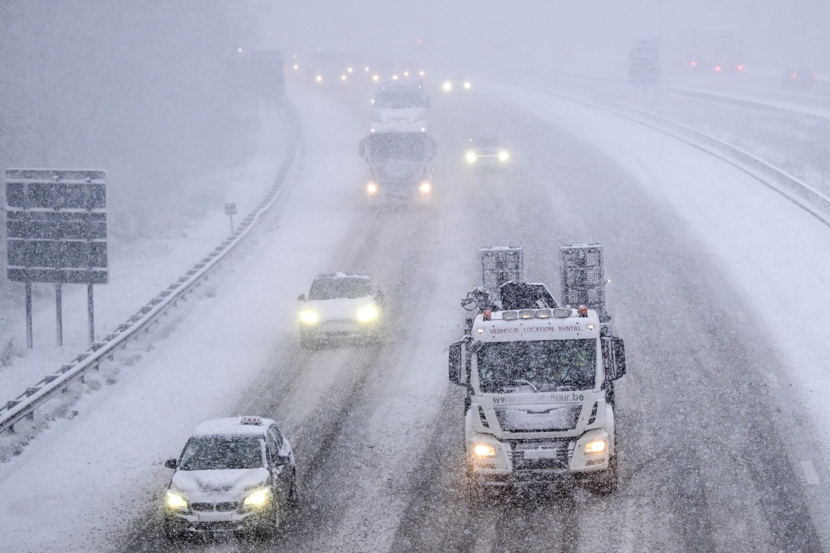 Winter storm warnings call for 24 inches of snow and 50 mph winds: 