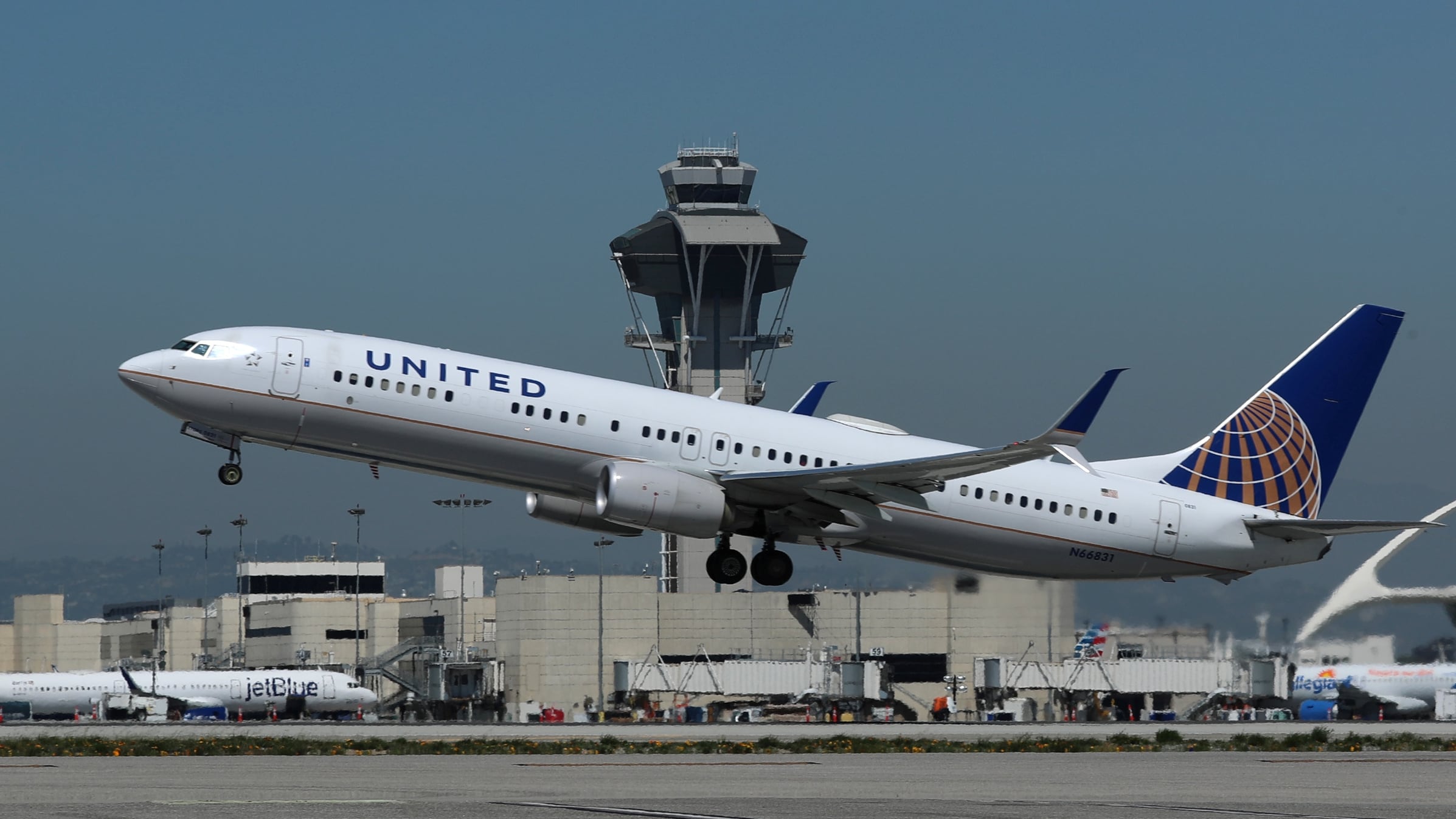 United Flight Attendant Seriously Injured in Extreme Turbulence Incident
