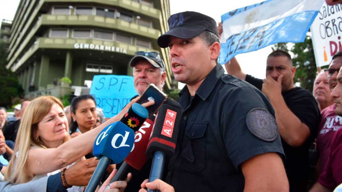 Pese al bono confirmado por el Gobierno, las fuerzas de seguridad se ...