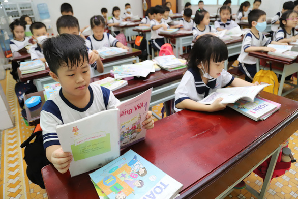 Miễn phí sách giáo khoa: Đồng thuận cao, nhưng lo 'sách cũ, quản lý khó'