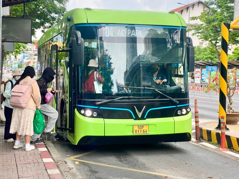 Khi màu xanh 'phủ sóng' phố phường