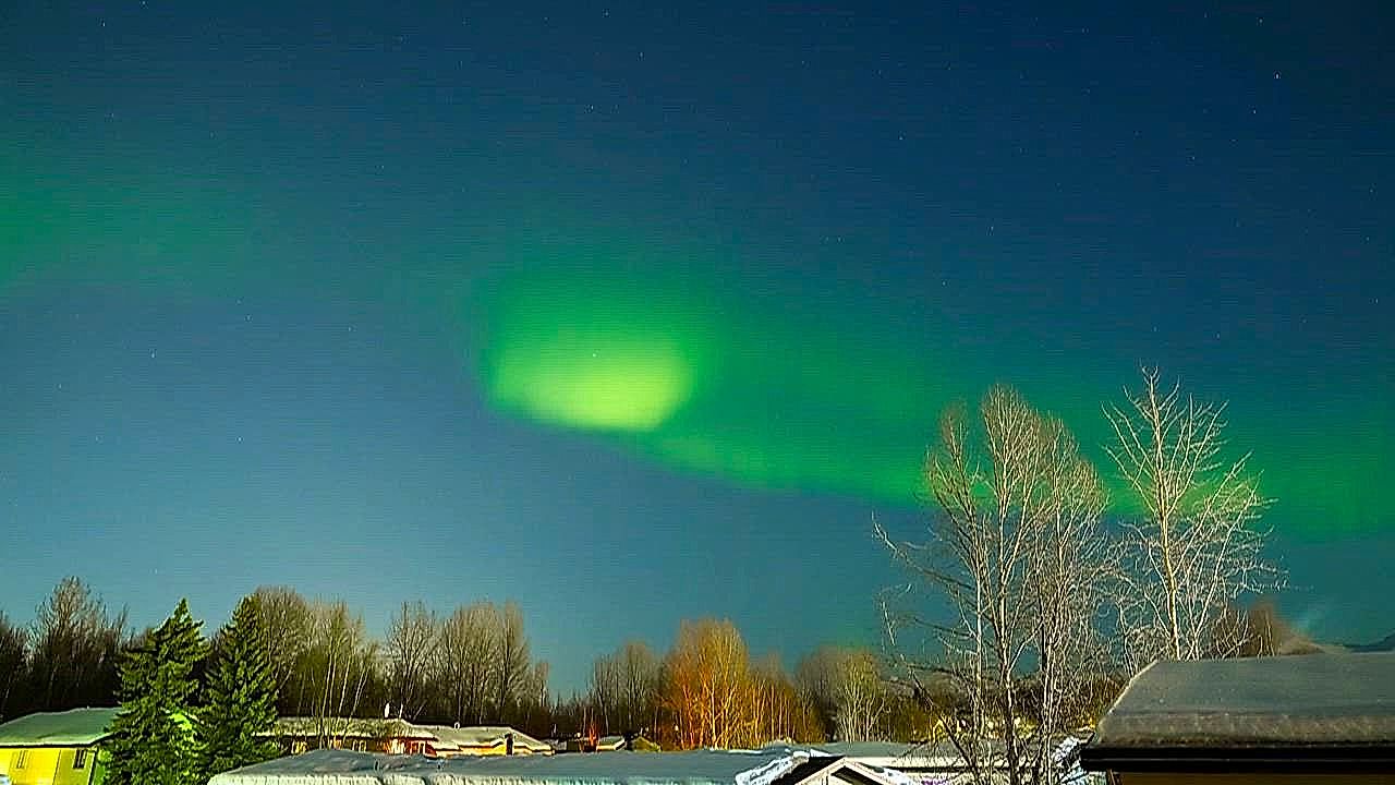 Northern lights dance across Alaska sky in stunning time-lapse