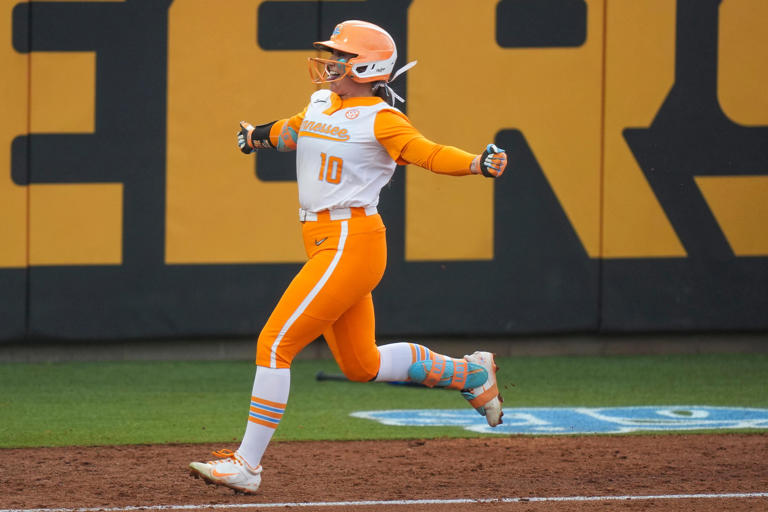 Tennessee softball takes game 3 to clinch ranked series vs South Carolina