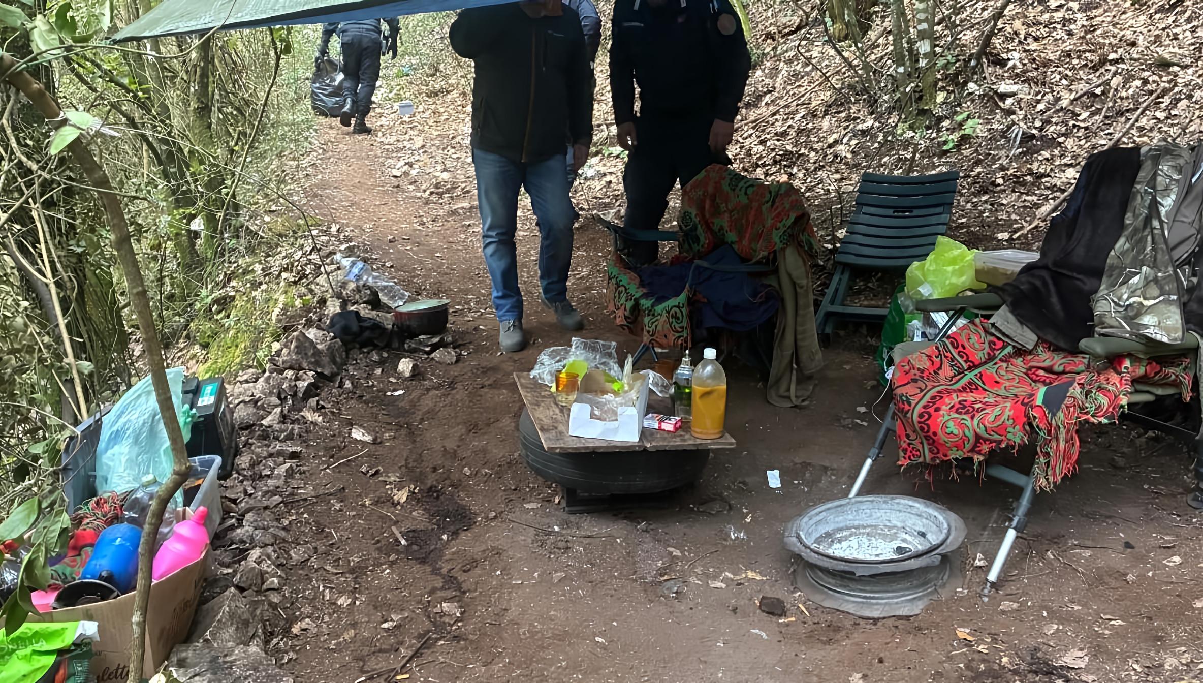 Spacciano nei boschi. Due arresti e sequestro di hashish e cocaina