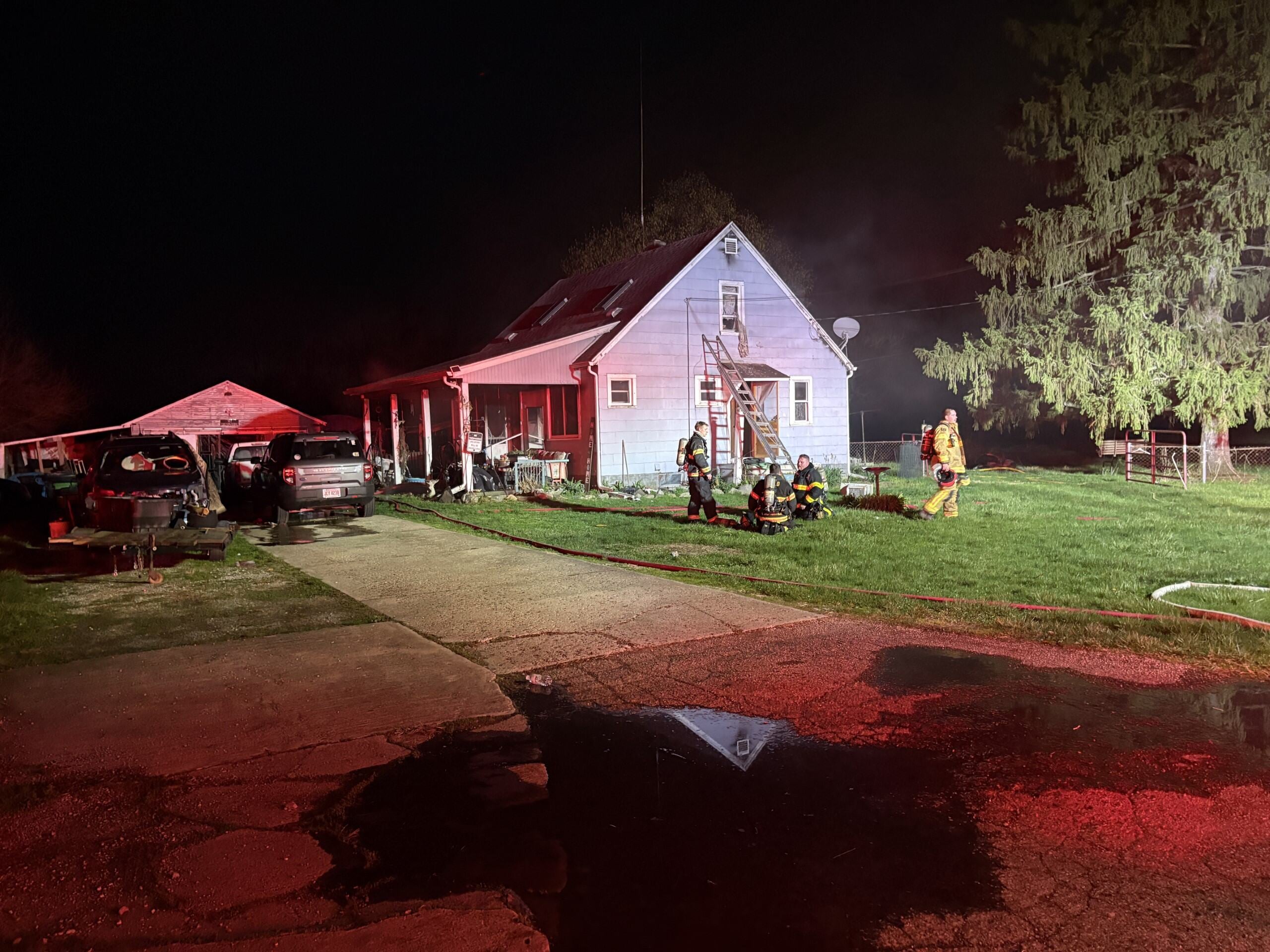Firefighters extinguish house fire in Clark County