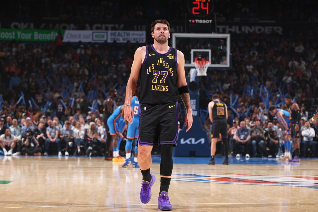 Luka Doncic leaves Lakers-Thunder with left hamstring injury