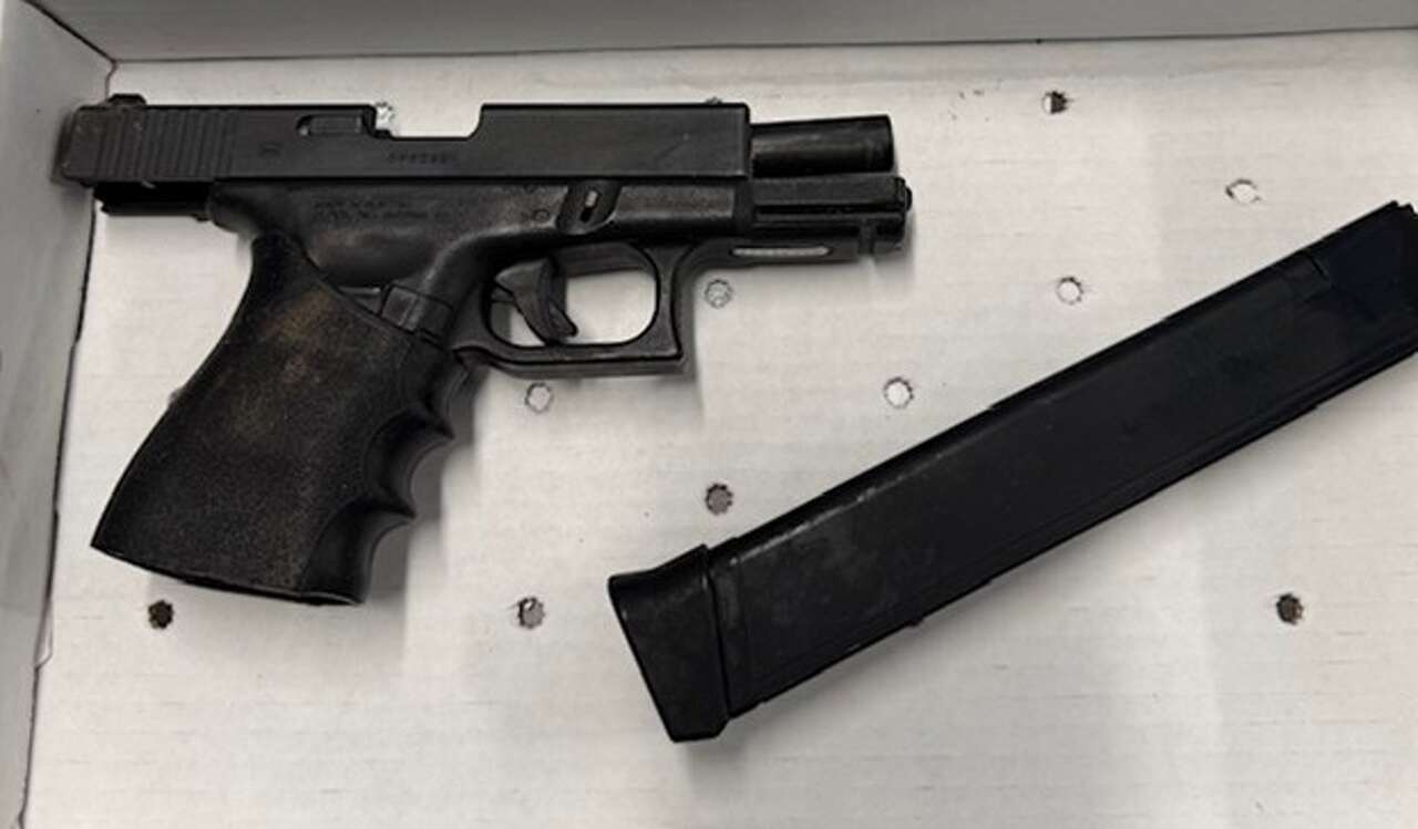 2 men caught with illegal guns in New London after foot chase, police say