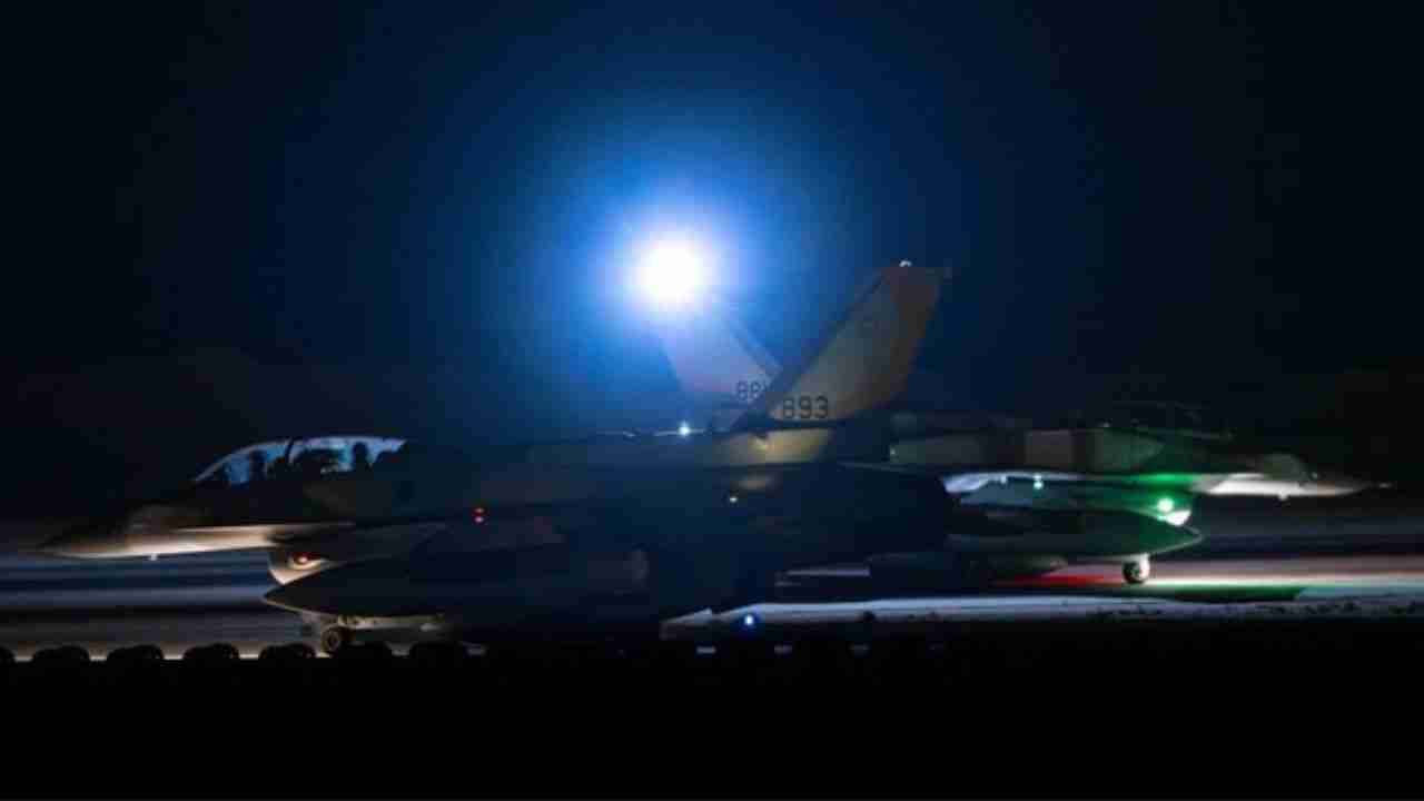 Israël utilise des F-16 avec des munitions à fragmentation pour contrer ...