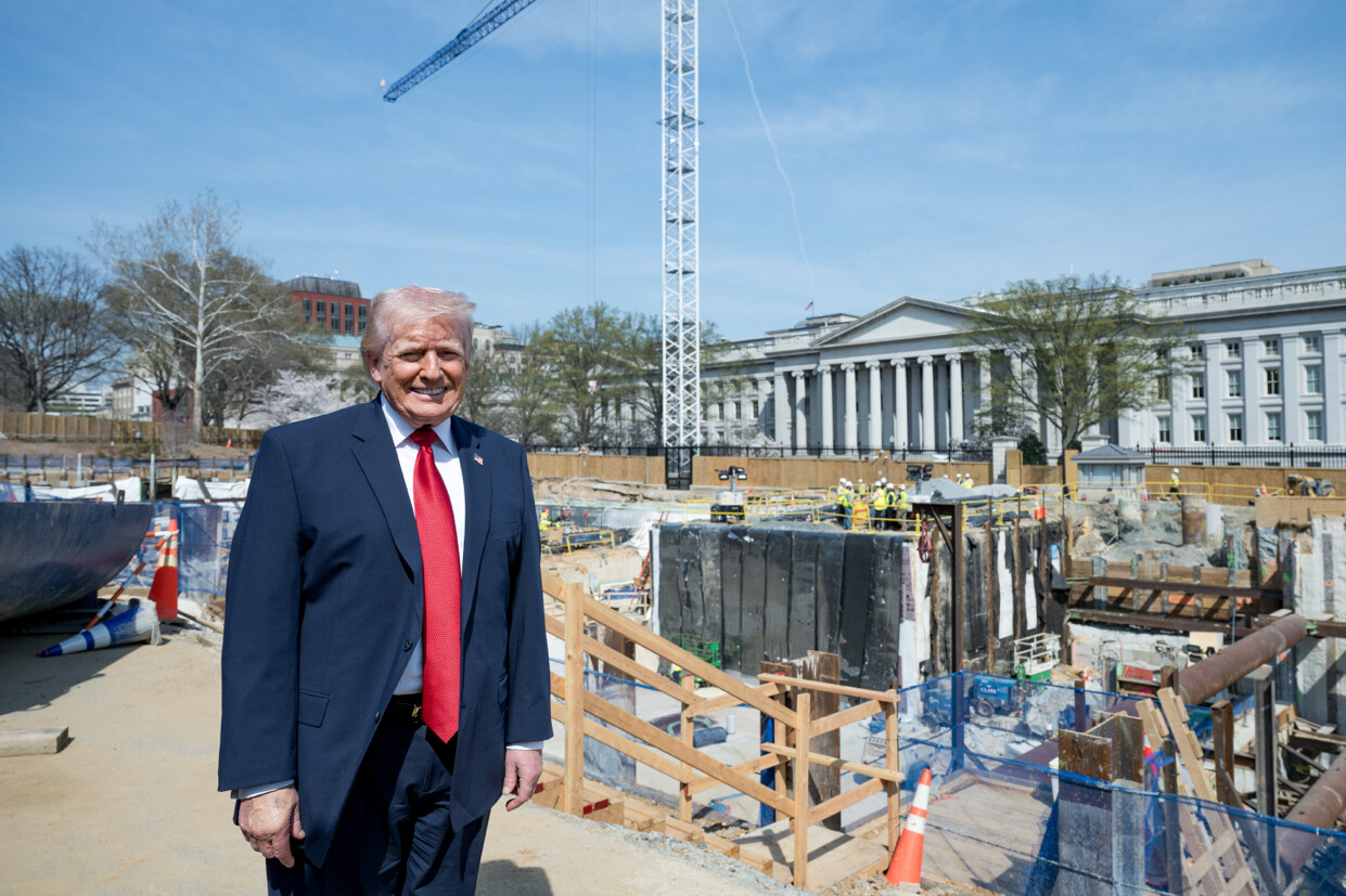 Trump reacts to White House ballroom vote after visit to building site<br><br>