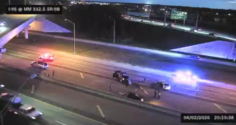 Traffic alert: Crash closes all southbound lanes of I-95 near SR-9B