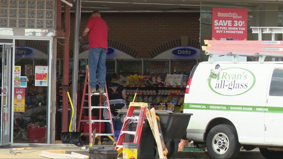 Driver crashes into Northern Kentucky convenience store