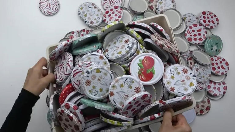 Upcycle old jar lids into a stunning backyard privacy screen