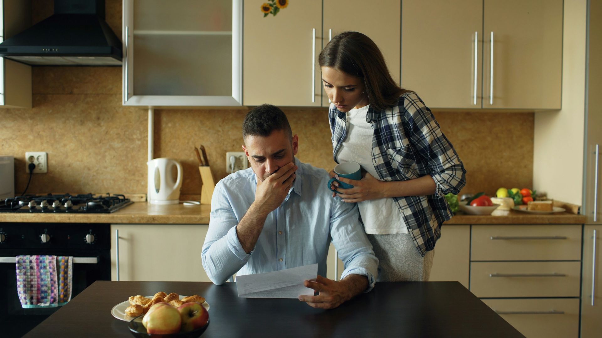 10 habits that signal a rocky financial future & 10 signs you're doing fine