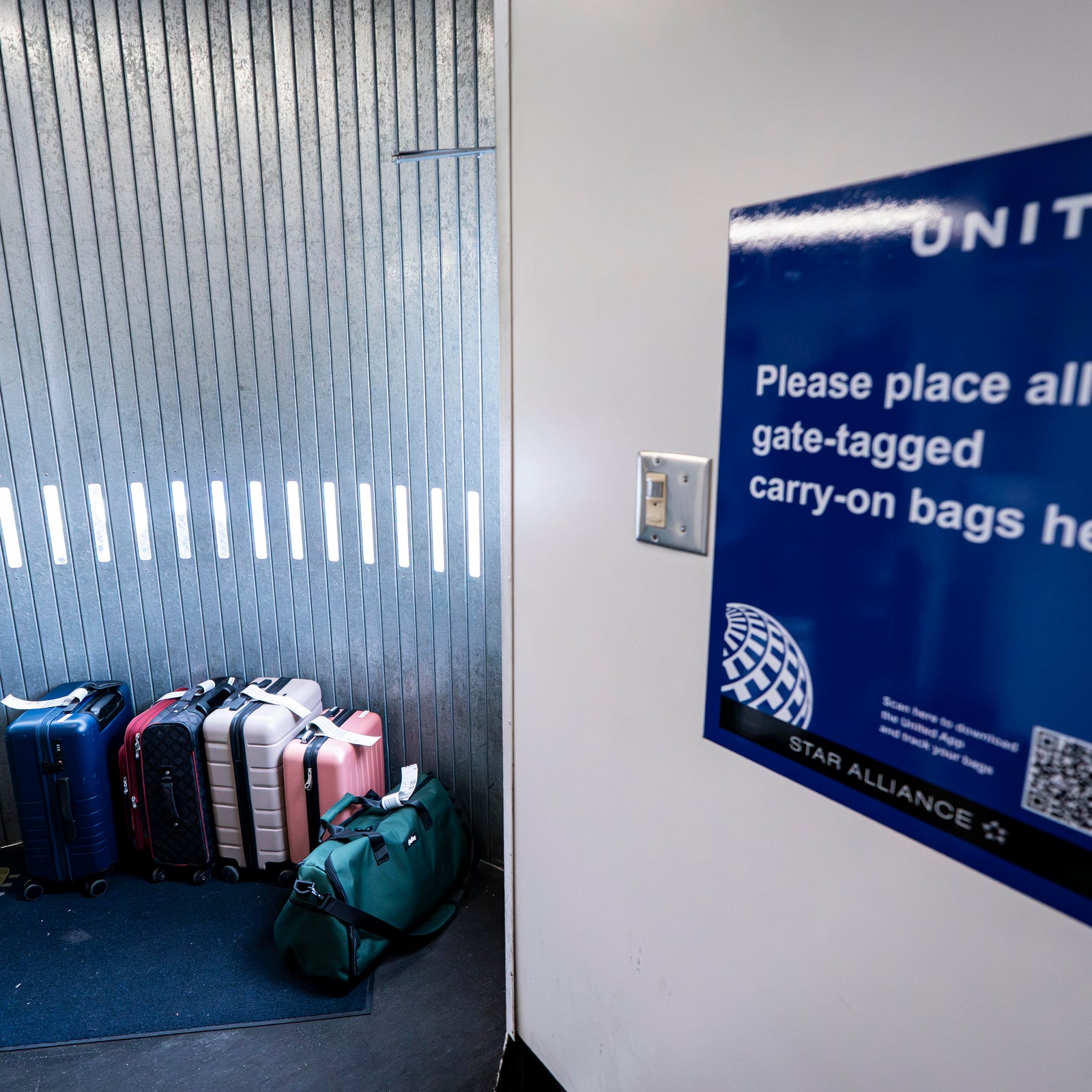 United raises bag fees, becoming second US carrier to up the price this week<br>
