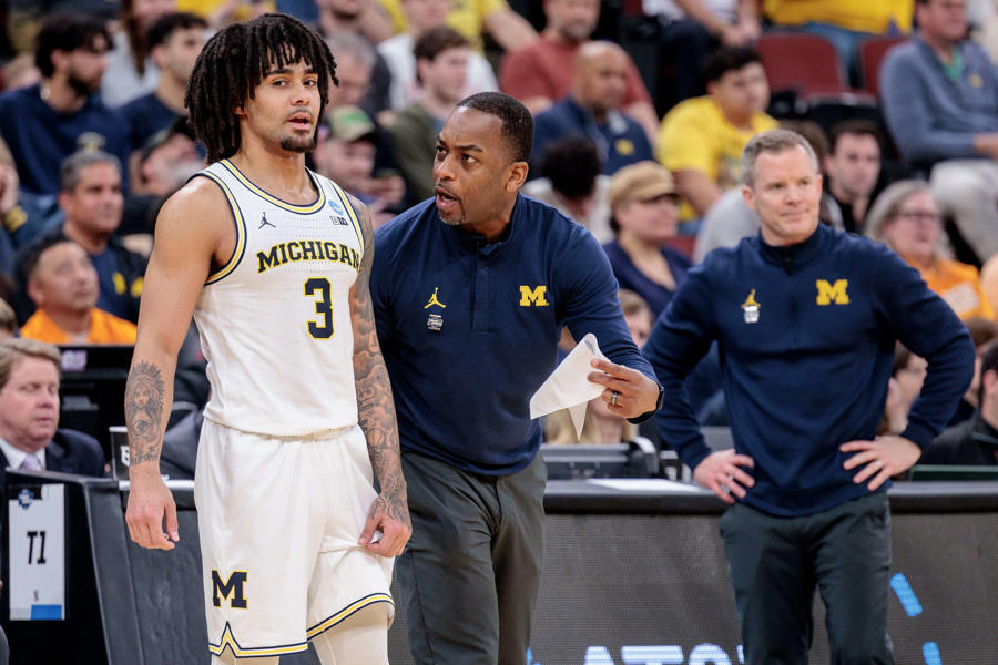 After hospitalization from allergic reaction, Elliot Cadeau rejoins Michigan teammates at Final Four