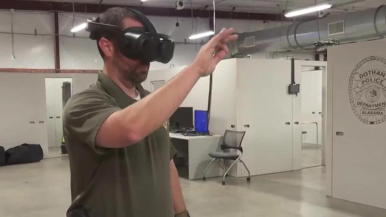 Dothan police use virtual reality training to improve autism, mental ...