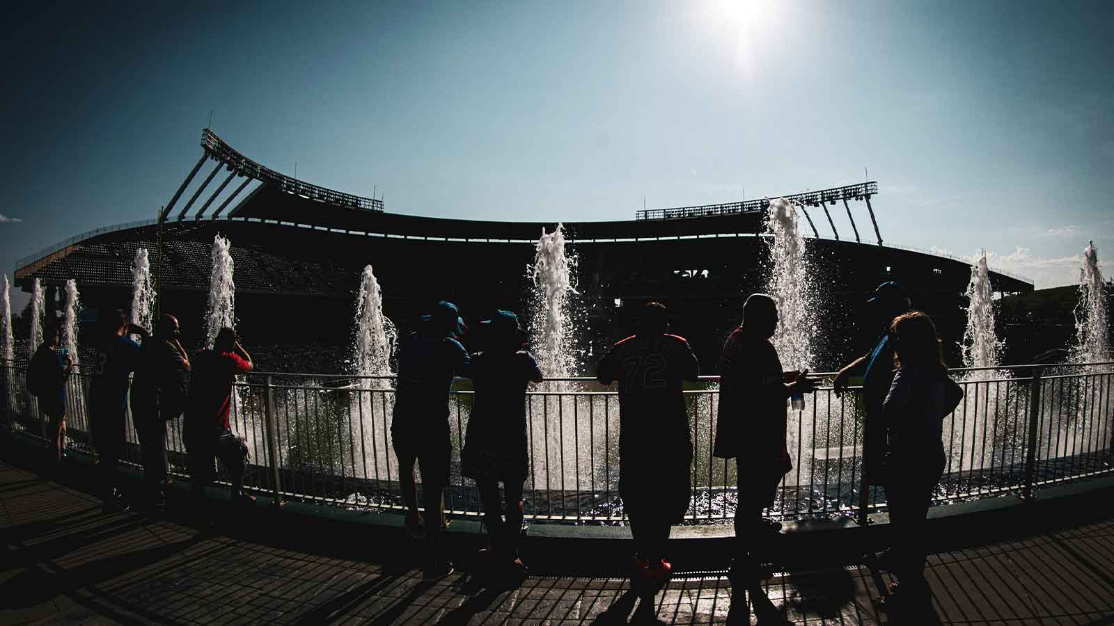 Royals’ Kauffman Stadium fountain causes TV camera disaster<br>