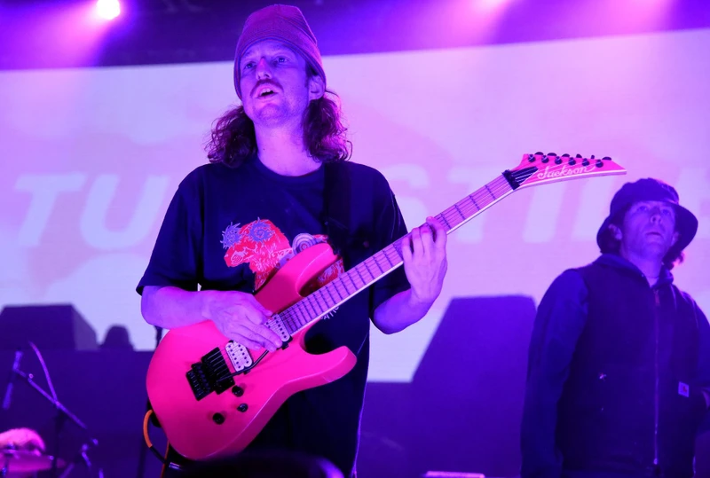 Bắt khẩn cấp nam nghệ sĩ đâm xe rồi bỏ trốn