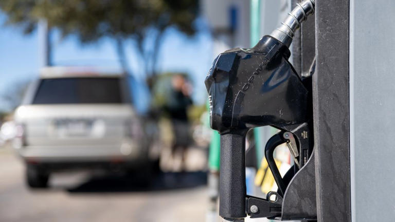 Arkansas gas prices climb again as crude oil costs continue to rise
